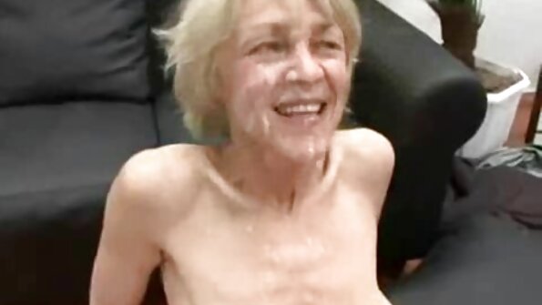 Femeia grasă știa că fratele ei porno cu flocoase vitreg are o cameră secretă de plăcere.